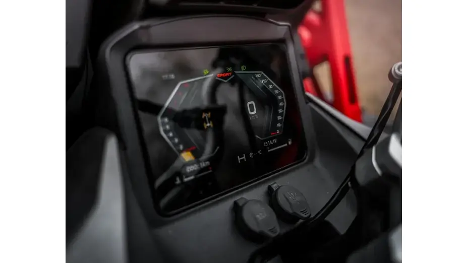 Квадроцикл CFMOTO CFORCE 1000 MV (червоний) Квадроцикл CFMOTO CFORCE 1000 MV (червоний)[image_num]