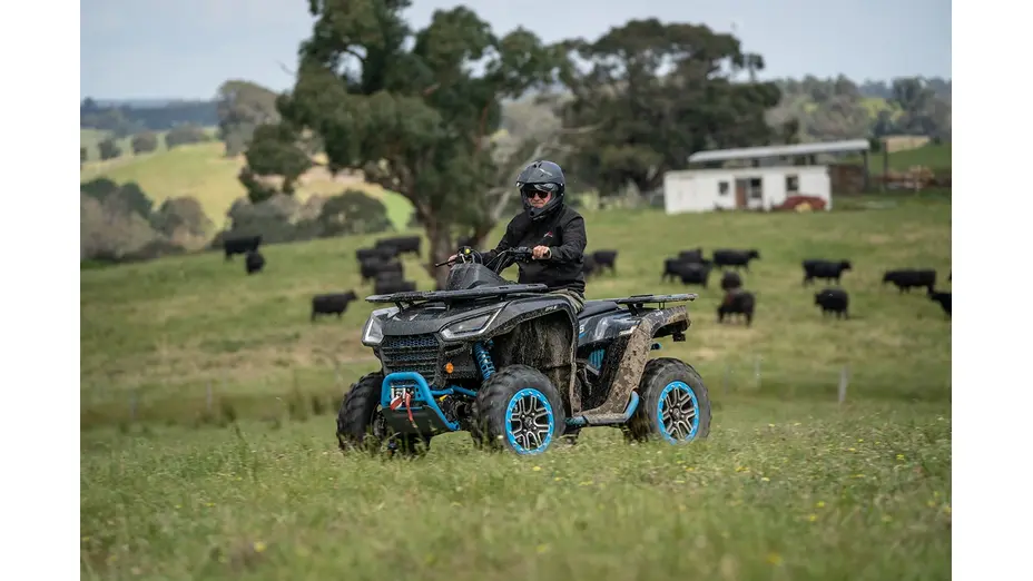 Квадроцикл SEGWAY SNARLER 600GL Deluxe (SGW570F-A5) Silver/Blue Квадроцикл SEGWAY SNARLER 600GL Deluxe (SGW570F-A5) Silver/Blue[image_num]