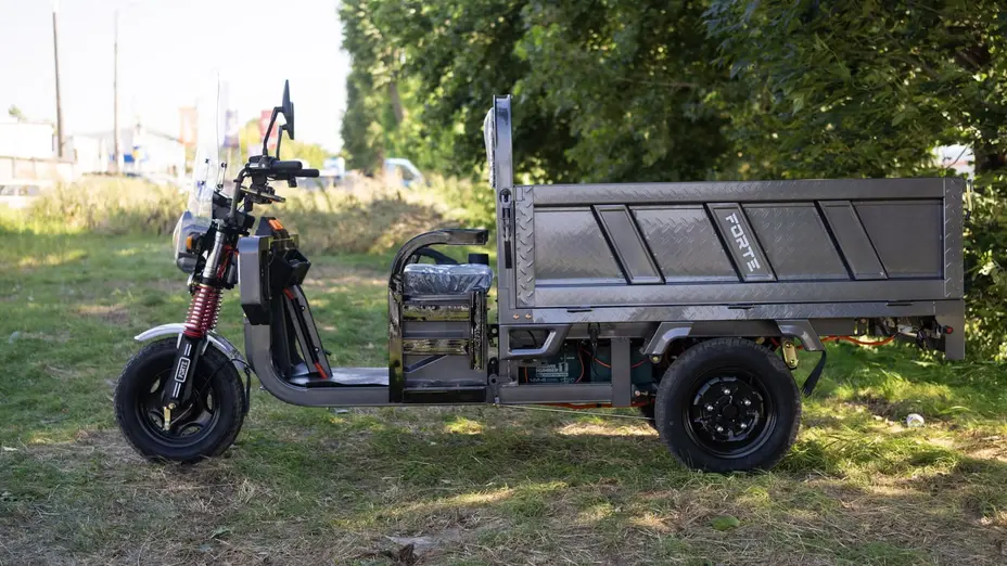 Електротрицикл вантажний FORTE GP-1200-C (сірий) Електротрицикл вантажний FORTE GP-1200-C (сірий)[image_num]