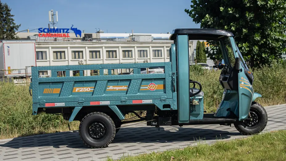 Бензиновий вантажний трицикл ARMADA F250cm3 Бензиновий вантажний трицикл ARMADA F250cm3[image_num]