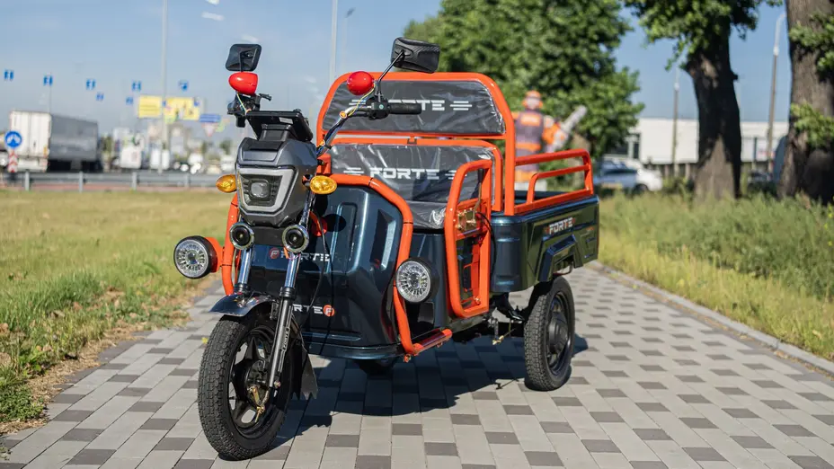Електротрицикл вантажний FORTE GP-1000-C (синій) Електротрицикл вантажний FORTE GP-1000-C (синій)[image_num]